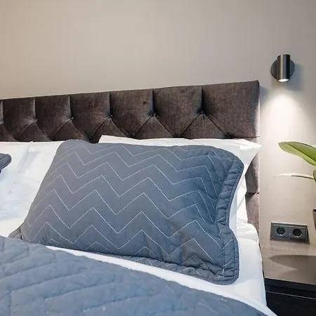 Apartment Stylish Near Old Town